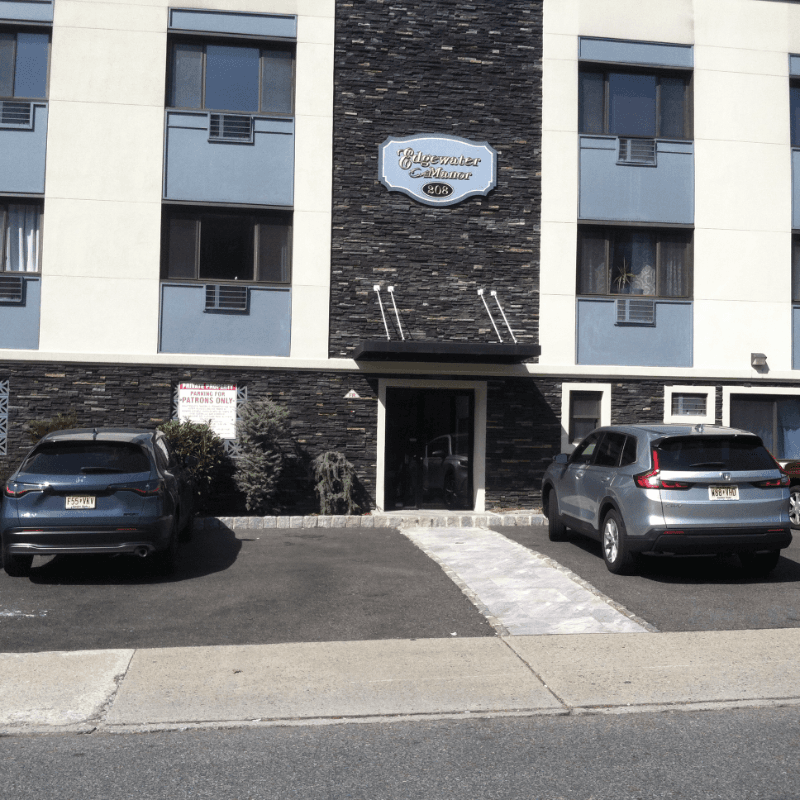 Edgewater Apartment: 208 UNDERCLIFF