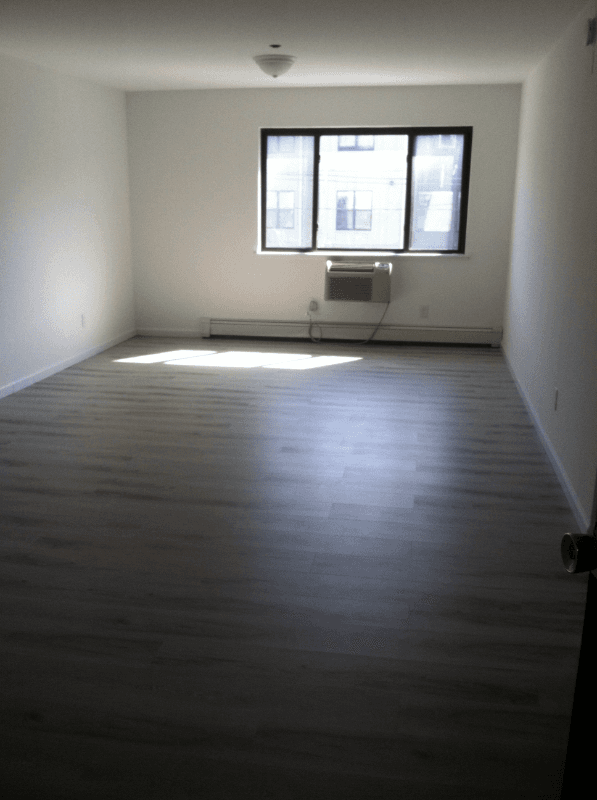 Edgewater Apartment: 208 UNDERCLIFF