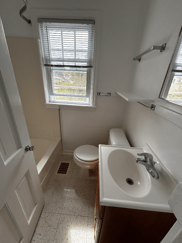 Kalamazoo Apartment: 142 Riverview Dr.