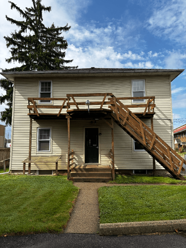 Kalamazoo Apartment: 142 Riverview Dr.