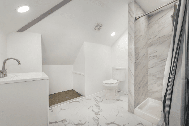 East Orange Single Room: 233 Glenwood Ave