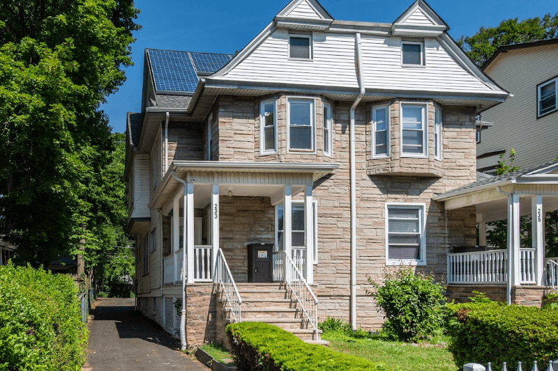 East Orange Single Room: 233 Glenwood Ave