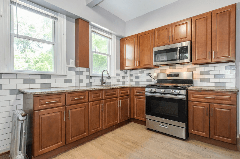 East Orange Single Room: 233 Glenwood Ave