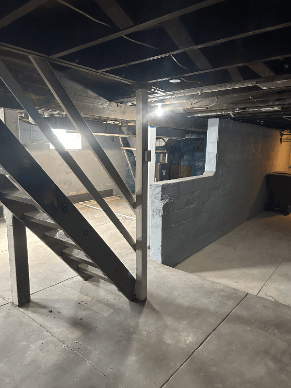 Covington House: 401 E 15th St