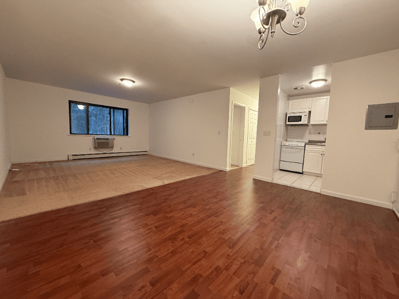 Edgewater Apartment: 208 UNDERCLIFF