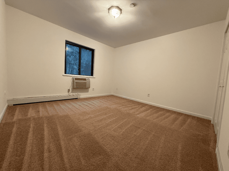 Edgewater Apartment: 208 UNDERCLIFF