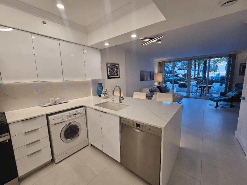 Hollywood Condo: 2501 S Ocean Dr