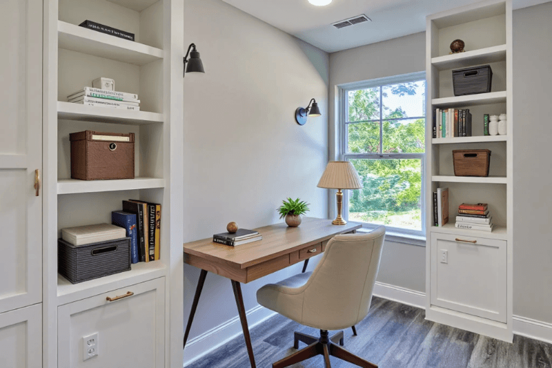Batesburg House: 695 W Columbia Avenue