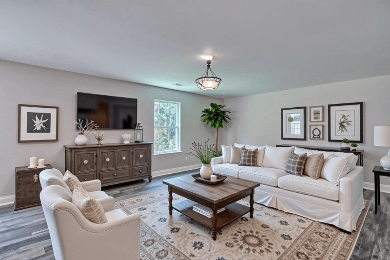 Batesburg House: 695 W Columbia Avenue