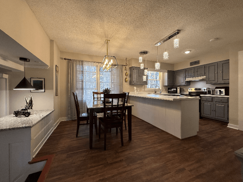 Raleigh House: 505 Westbrook Drive