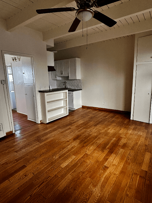 los angeles Apartment: 1909 beachwood dr
