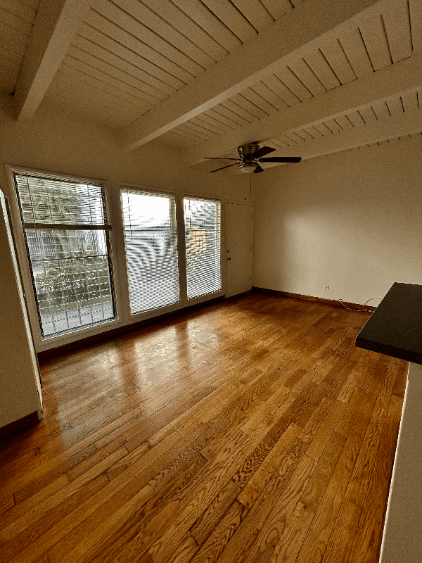 los angeles Apartment: 1909 beachwood dr