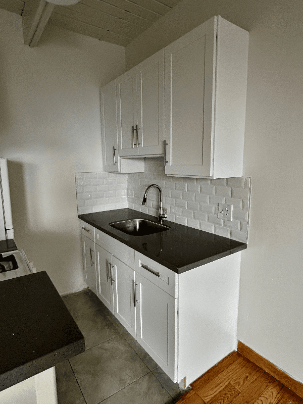 los angeles Apartment: 1909 beachwood dr