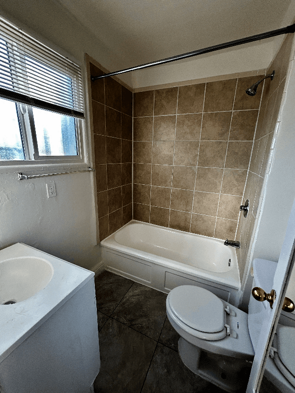 los angeles Apartment: 1909 beachwood dr