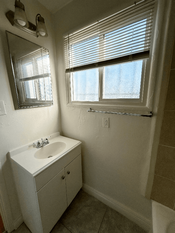 los angeles Apartment: 1909 beachwood dr