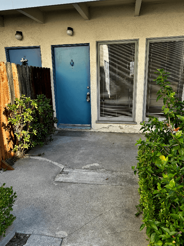 los angeles Apartment: 1909 beachwood dr