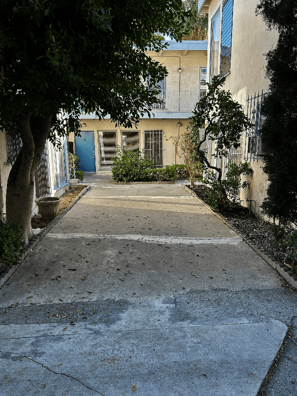 los angeles Apartment: 1909 beachwood dr