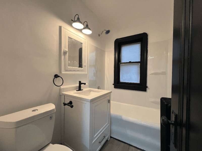 Lakewood Apartment: 1411 Roycroft Ave