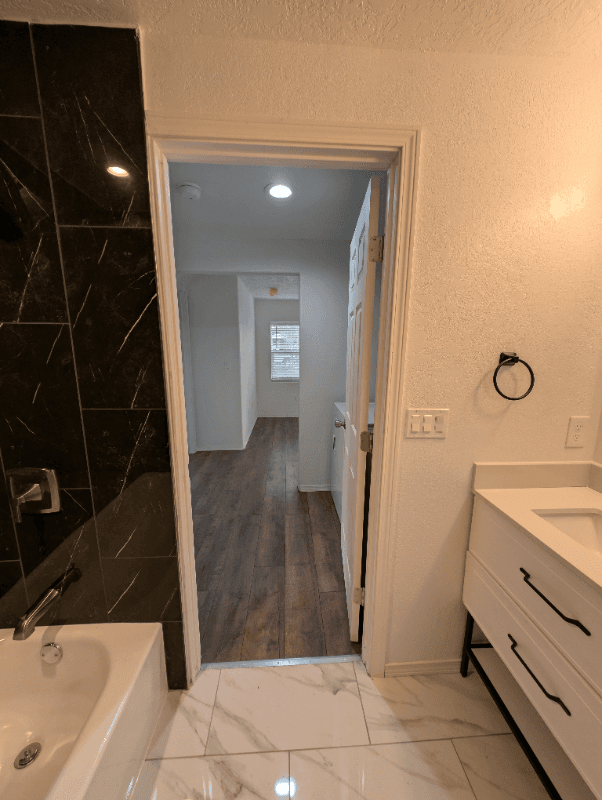 Albuquerque House: 164 Willow Rd NW