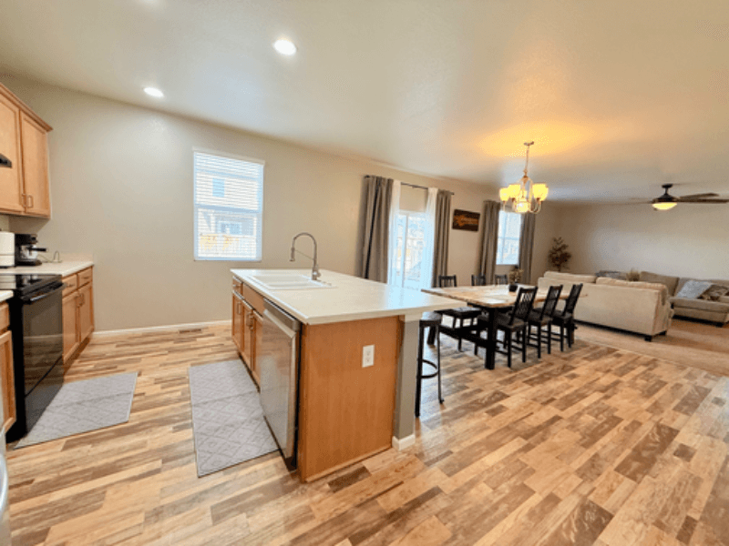 Wellington Single Room: 3634 Daylily St.