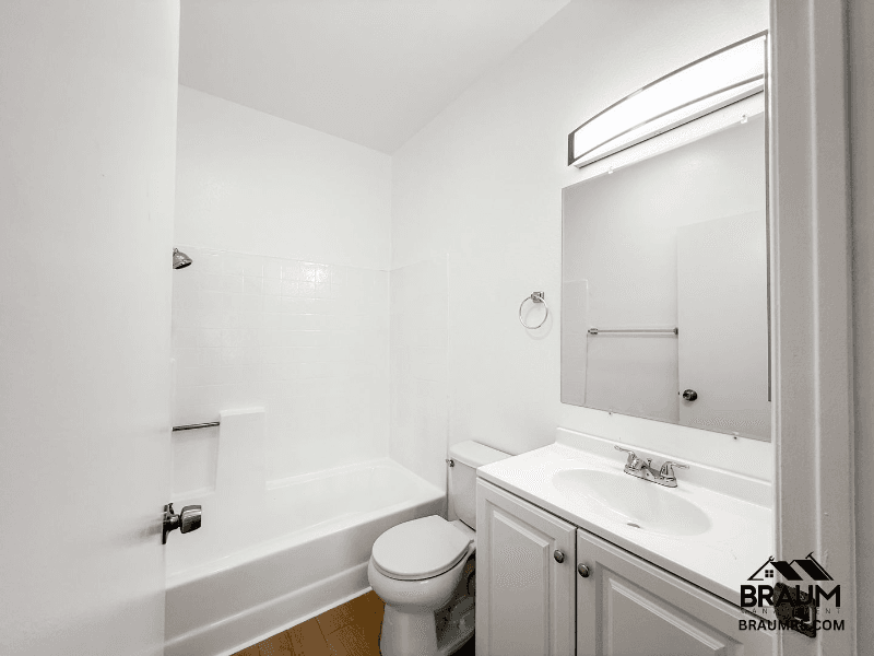 North Hollywood Apartment: 11459 Collins St