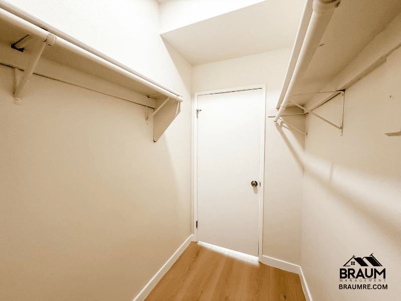 North Hollywood Apartment: 11459 Collins St