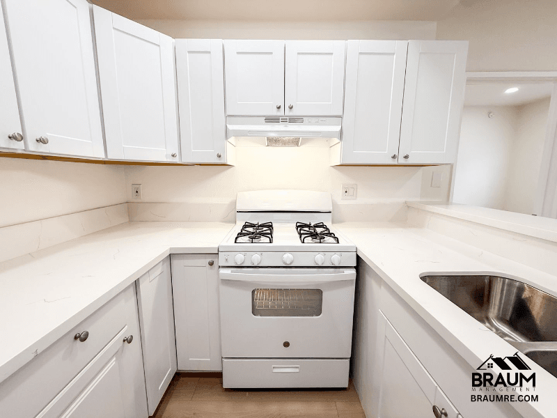 North Hollywood Apartment: 11459 Collins St