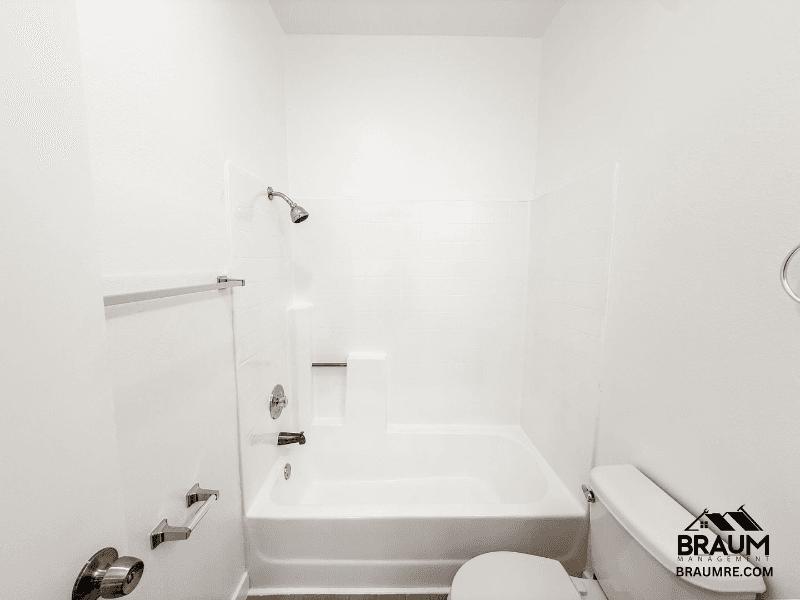 North Hollywood Apartment: 11459 Collins St
