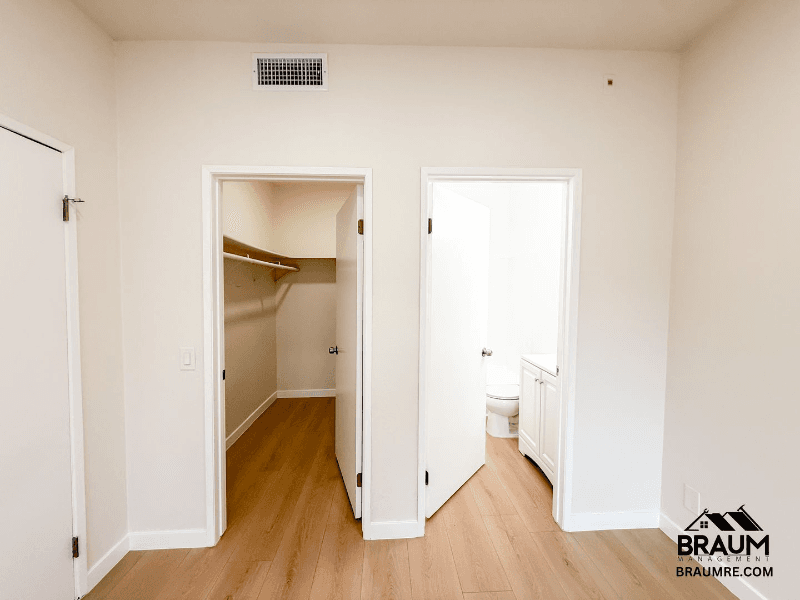 North Hollywood Apartment: 11459 Collins St