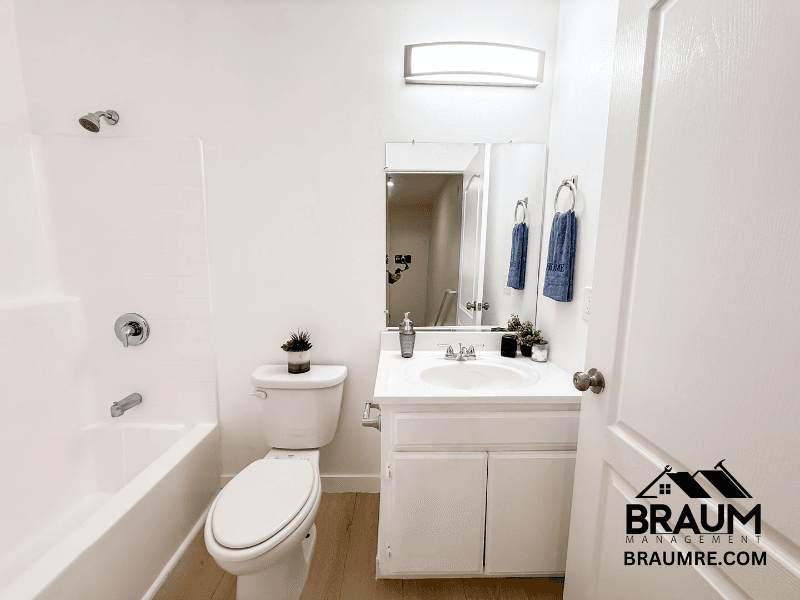 Winnetka Apartment: 7323 Winnetka Ave