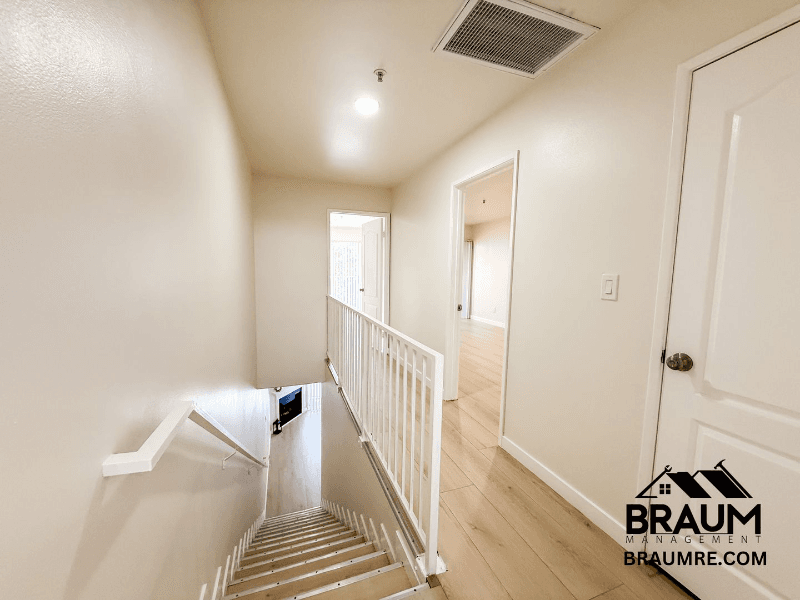 Winnetka Apartment: 7323 Winnetka Ave