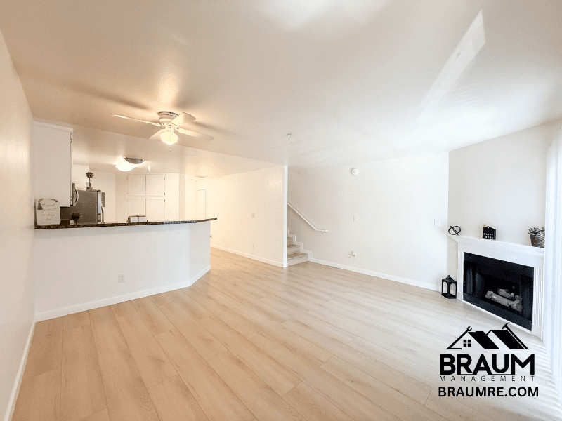 Winnetka Apartment: 7323 Winnetka Ave
