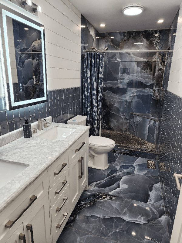 Carpentersville House: 6700 Pine Lane