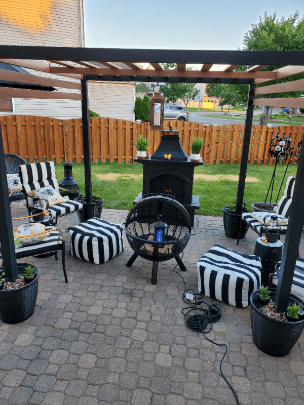 Carpentersville House: 6700 Pine Lane