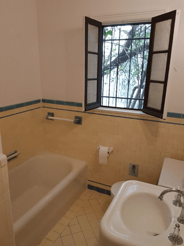 Los Angeles Apartment: 333 N Sycamore Ave