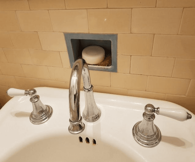 Los Angeles Apartment: 333 N Sycamore Ave