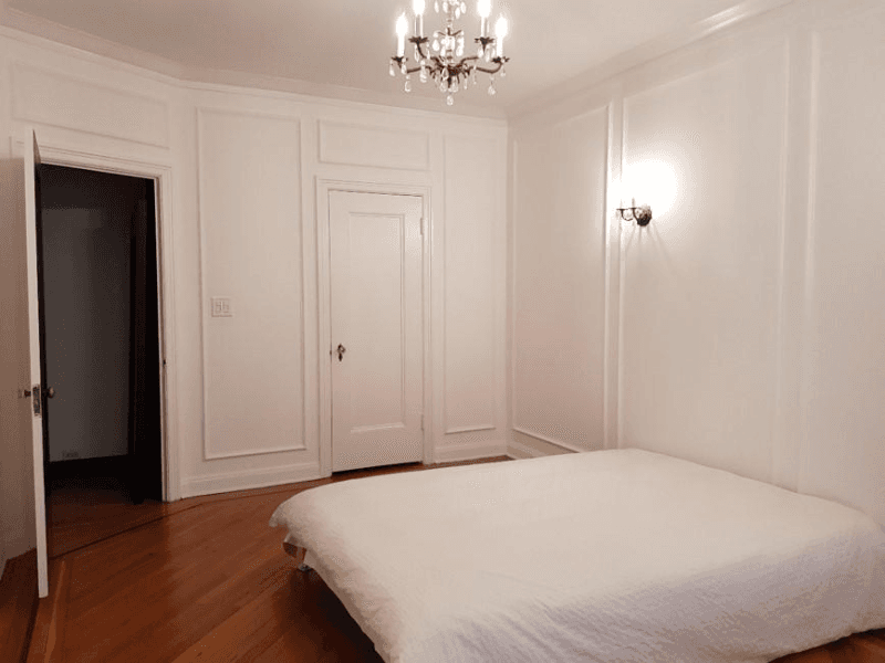 Los Angeles Apartment: 333 N Sycamore Ave