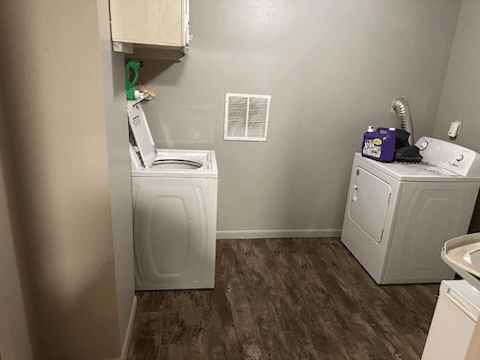 MILBANK Townhome: 220 W 6TH AVE