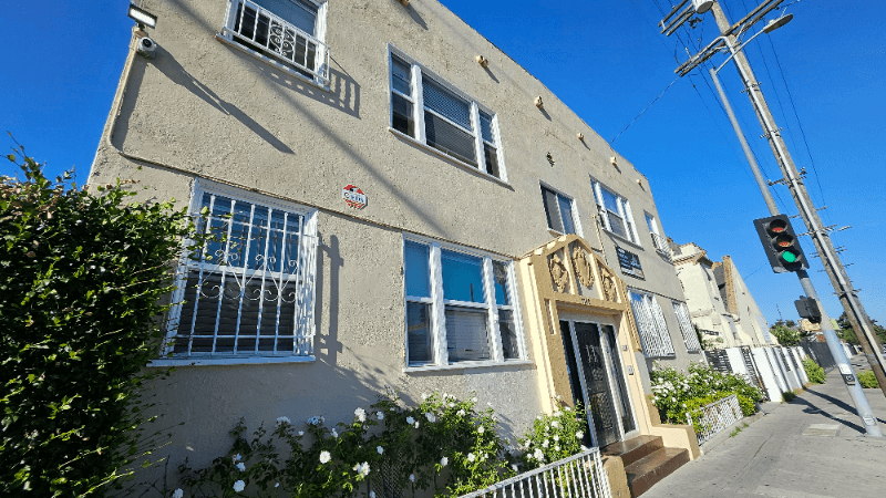 Los Angeles Apartment: 1185 E Vernon Ave Los, 3