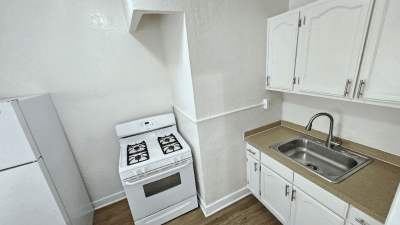 Los Angeles Apartment: 1185 E Vernon Ave Los, 3