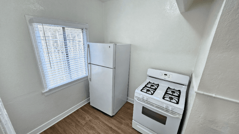 Los Angeles Apartment: 1185 E Vernon Ave Los, 3
