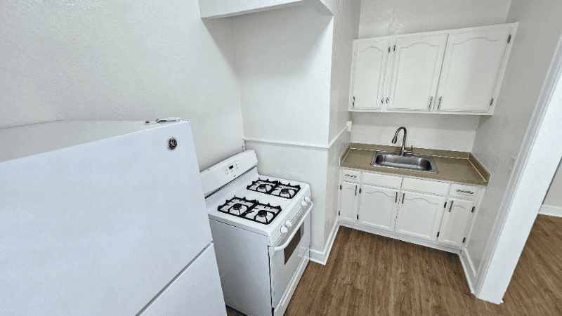 Los Angeles Apartment: 1185 E Vernon Ave Los, 3