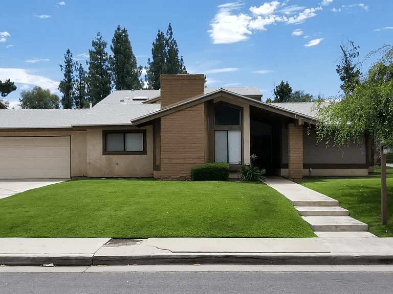 Bakersfield Townhome: 2801 Hoad Ln