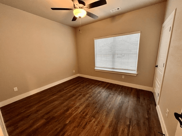 Siloam Springs House: 2735 S Olive Ct