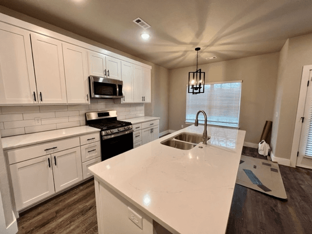 Siloam Springs House: 2735 S Olive Ct