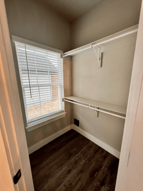 Siloam Springs House: 2735 S Olive Ct