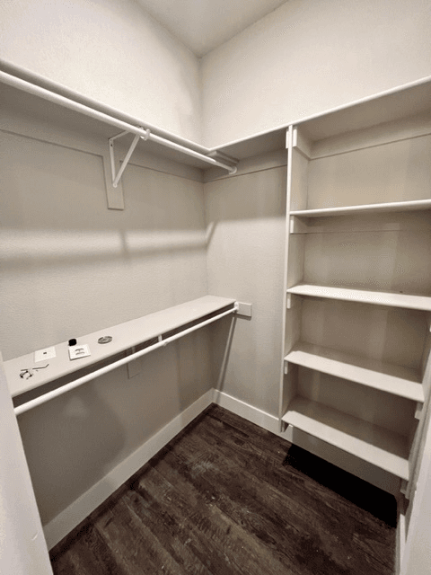 Siloam Springs House: 2735 S Olive Ct