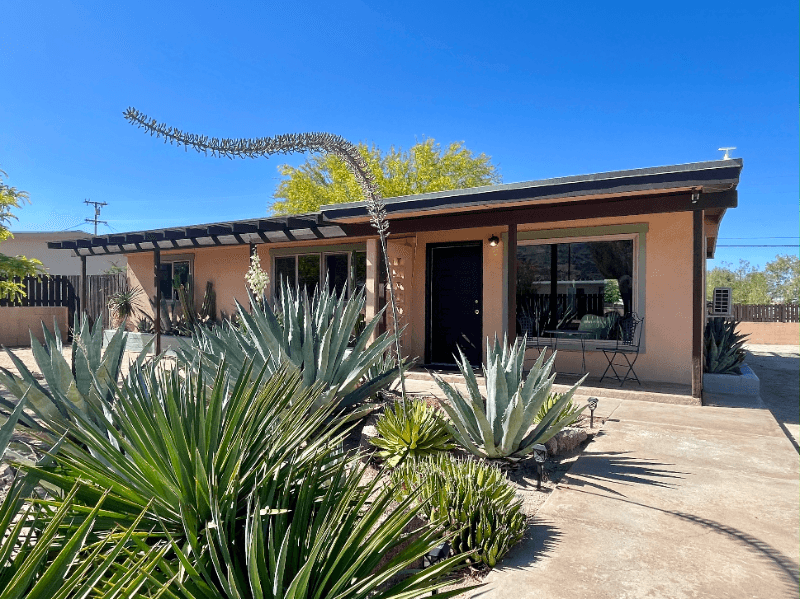 Twentynine Palms House: 71590 Juanita Dr