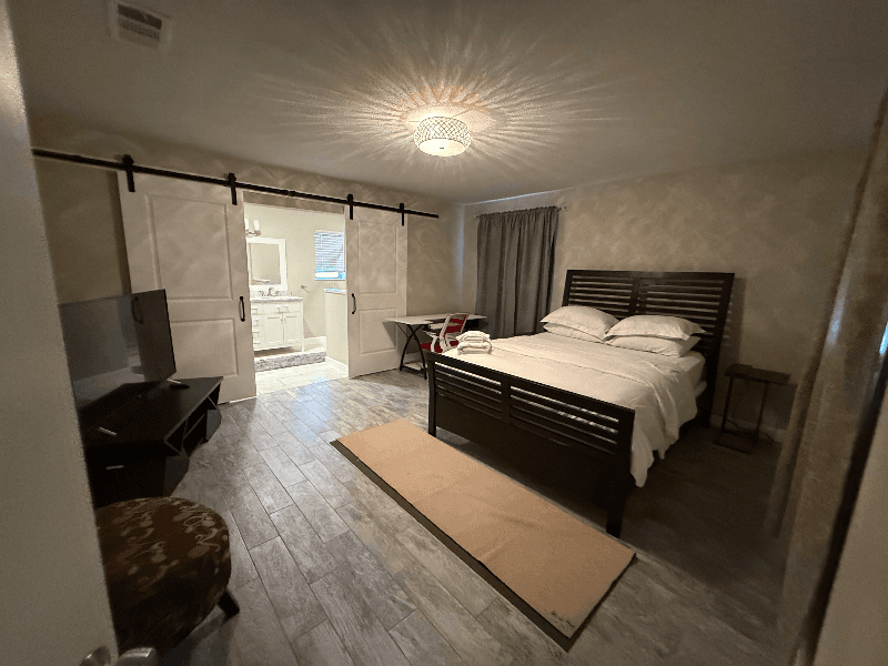 Arlington Single Room: 1504 N. F