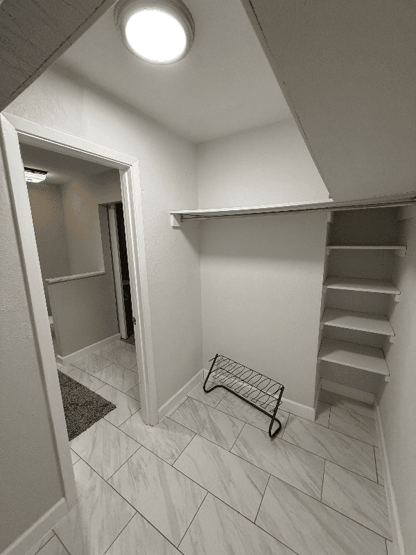 Arlington Single Room: 1504 N. F